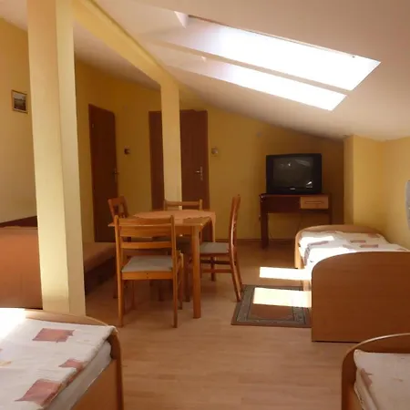 Arka Han/Misafirhane Łódź