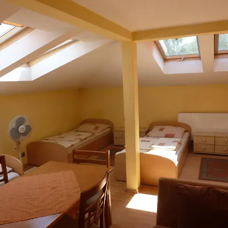 Han/Misafirhane Arka Łódź