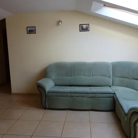 Han/Misafirhane Arka